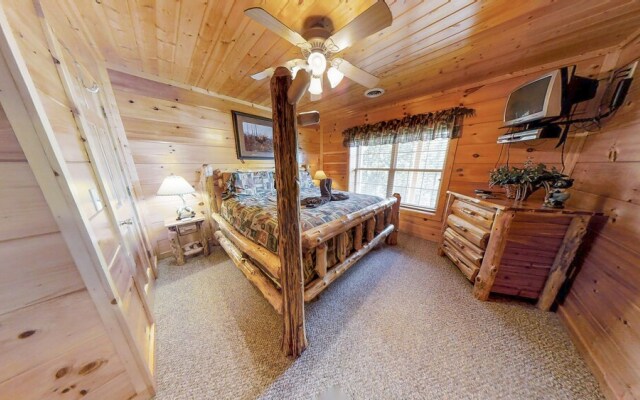 A Rocky Top Rendezview 2 Bedroom Cabin by RedAwning