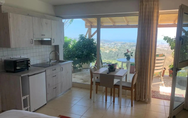 Breath-taking studio on hill top with pool