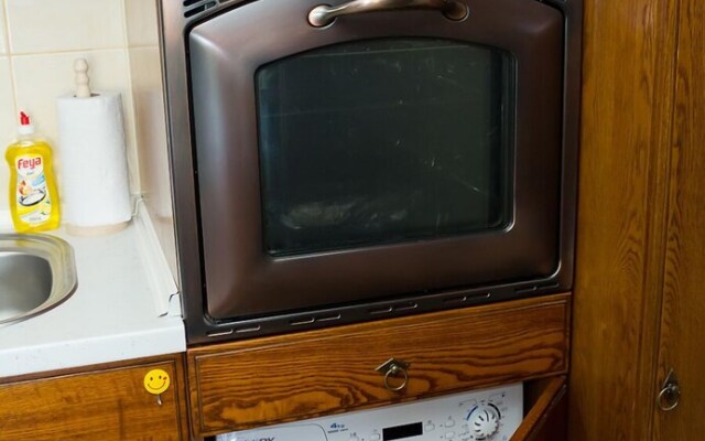 FM Premium 1-BDR Apartment with Parking Spot