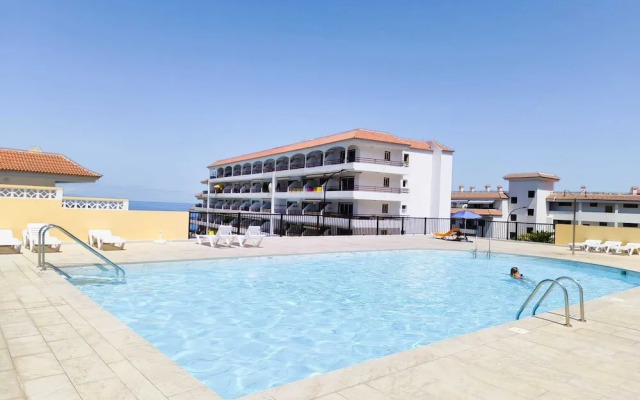 Apartment Edith - Ocean View Just Above the Beach