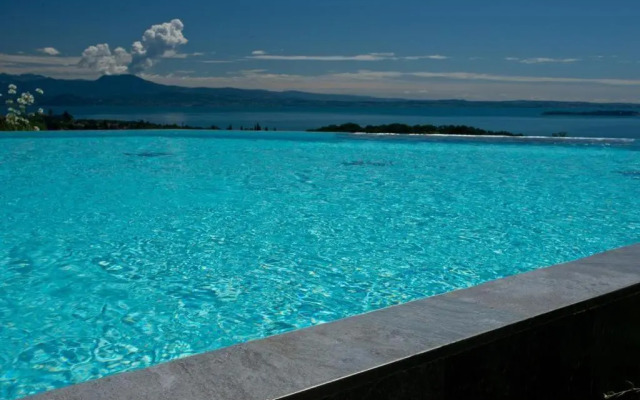 Garda Lake Luxury Life