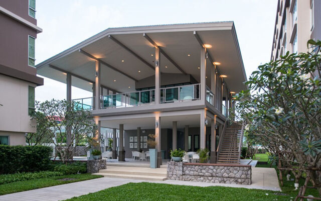 Baan Peang Ploen by Montri