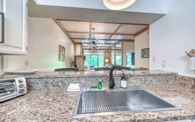 Luxurious Riverfront Condo Just 1 Blk to Schlitterbahn!