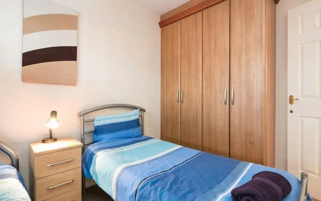 My-Places Elegant 6 Bed Town House - 68