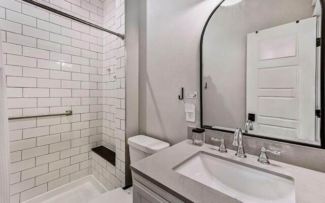 Cozy Chic Home in Downtown Loveland!