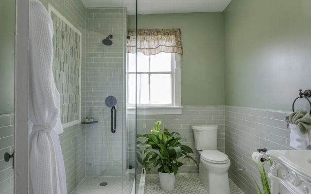 Victorian House Bed & Breakfast