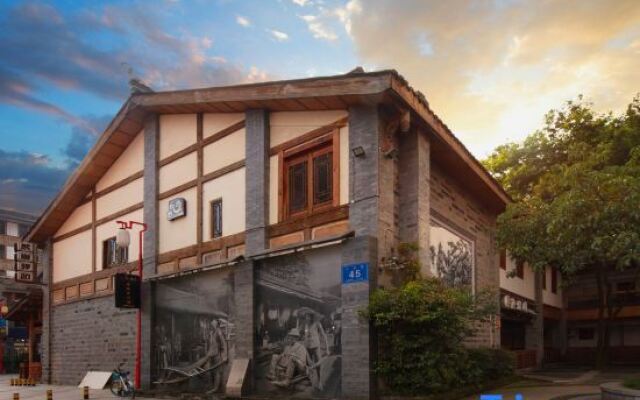 Panda Hotel (Dujiangyan Ancient City)