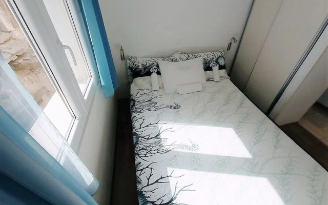 Cute apartment in stone house near sea