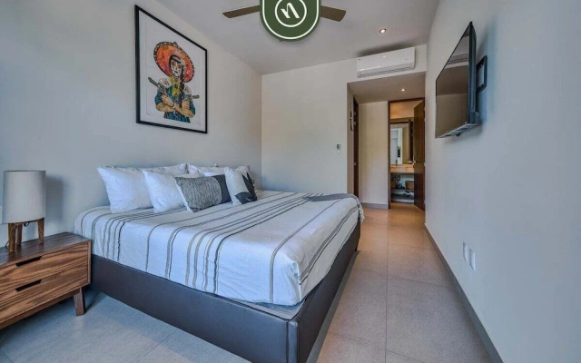 2BR Condo With Rooftop Pool - 2 Min Walk to Beach