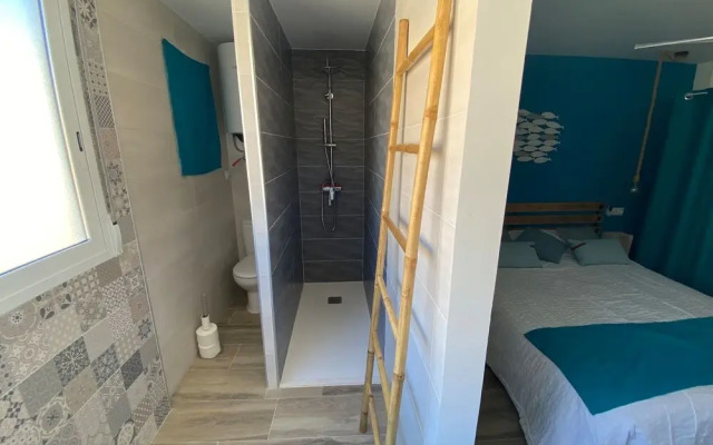 Sea View Apartment 50 Meters From the Beach