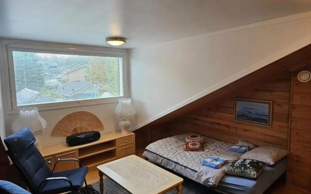 Cozy 3BR Riverside House with Sauna