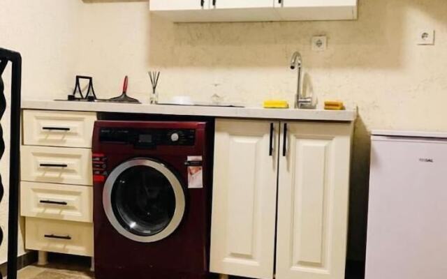 Taksi̇m Whi̇te Sui̇t