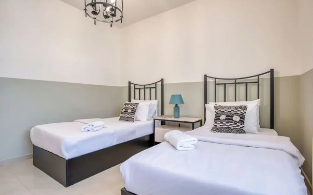 Vinyl 3-Bedroom Apartment in Zouk Mikael