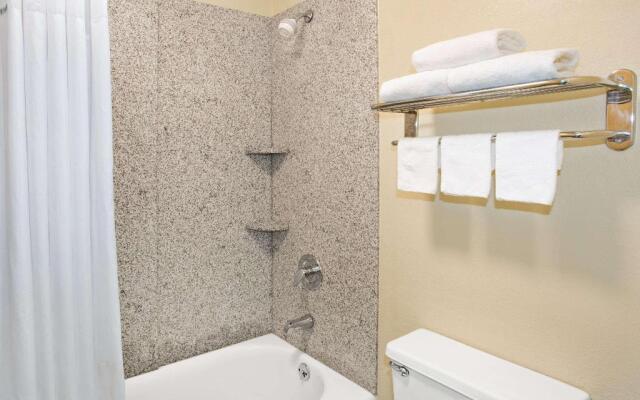 Days Inn By Wyndham Ladson Summerville Charleston