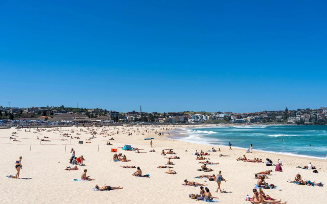 Luxury Bondi Beachside Apartment - Pacific