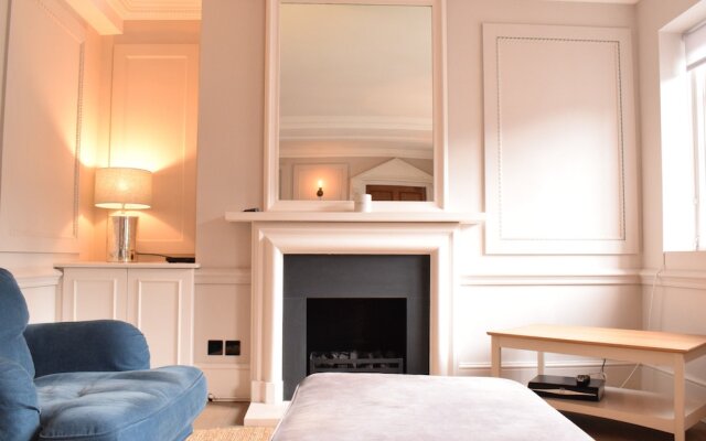 1 Bedroom Mayfair Apartment Near Hyde Park