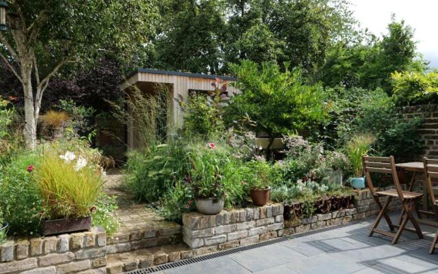 Bright and Elegant 2 Bedroom Flat, near Notting Hill