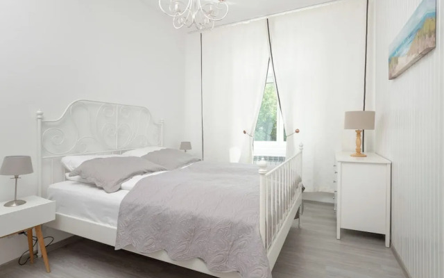 Sopot 3 Bedroom Apartment by Renters