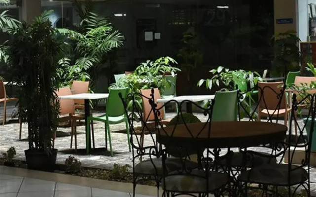 Alicia Tower Residences - Adult Only - Hostel
