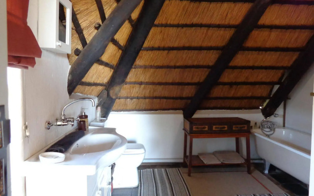 TreeTops & Treats Guest House