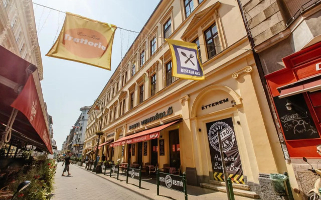 Indigo Apartment With Free Parking
