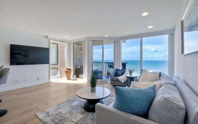 Solana Sunset Stunning Beachside Retreat for 4!