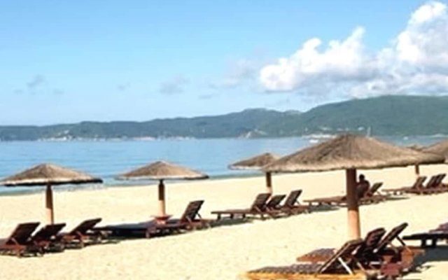 Yelan Bay Resort