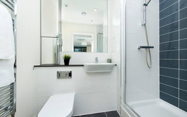 Stylish & Bright 3BR Apartment With Terrace