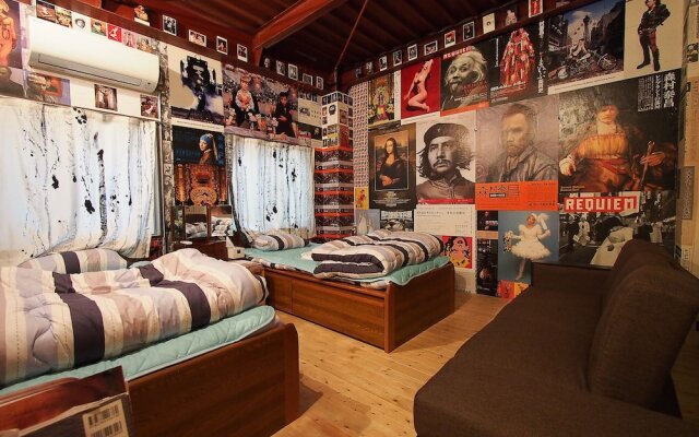 Cocoroom Guesthouse Cafe and Garden - Hostel