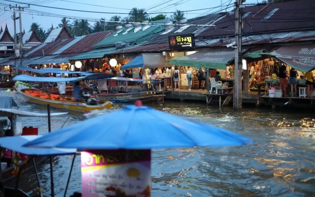 RoomQuest Amphawa Floating Market