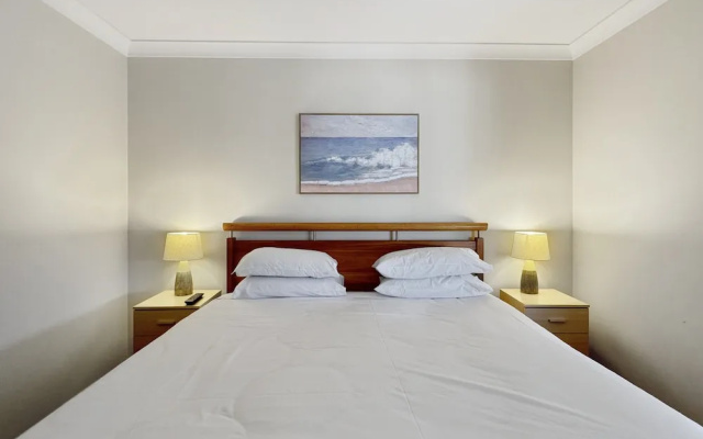 Spacious 4-bed Home 2-min to the Beach – Guest Rooms – Broulee