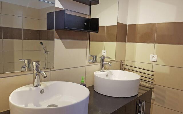 Beautiful Villa in the Vineyard Village of Tavel with Pool