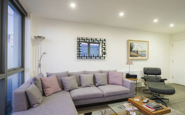 JOIVY Trendy Islington Flat for 2 with Patio