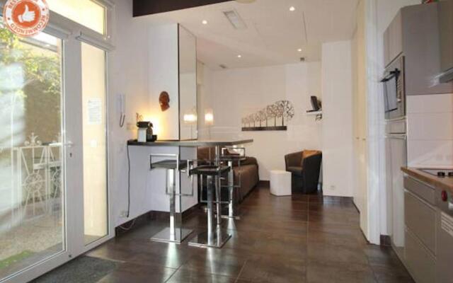 ALC - A521 - 4 min PALAIS AND BEACHES