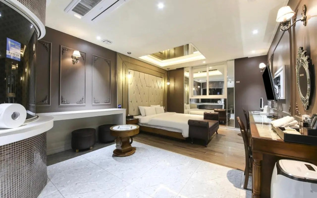 Zara Hotel Peace Square