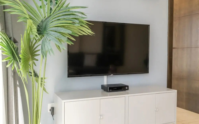 Refined 1BR Retreat in The Point Tower - Marina