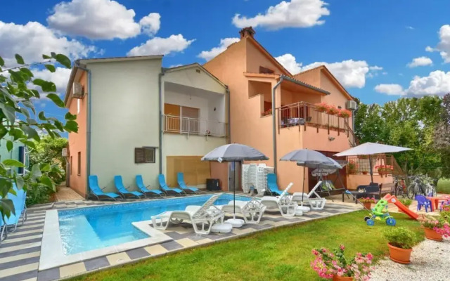 Spacious Flat With Pool Just 300m From the Beach