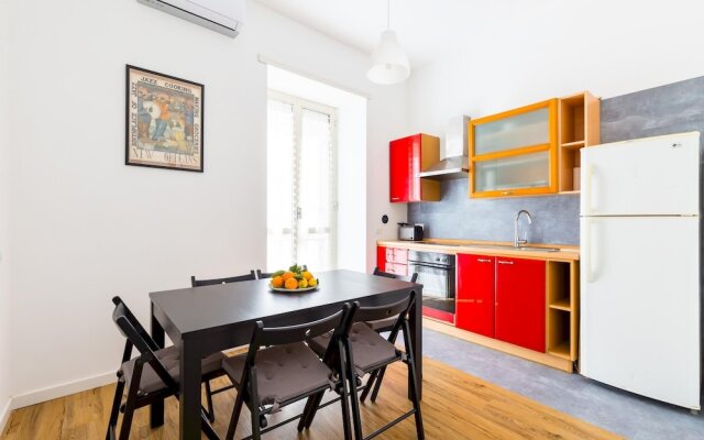 Barrio 133 - Double Bedroom in Center by Napoliapartments