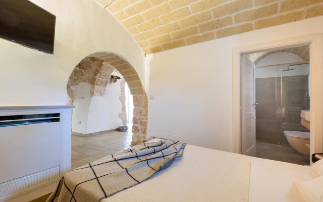 2220 Trulli Biancapetra by Perle di Puglia