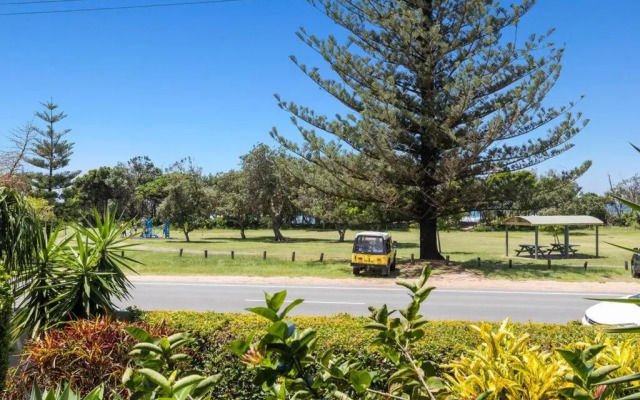 2Bed Beachfront Apartment - Holiday Management