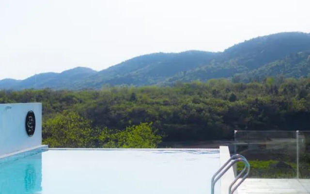 Nanjing Yuequnqing·Thai style Tangquan Holiday Homestay