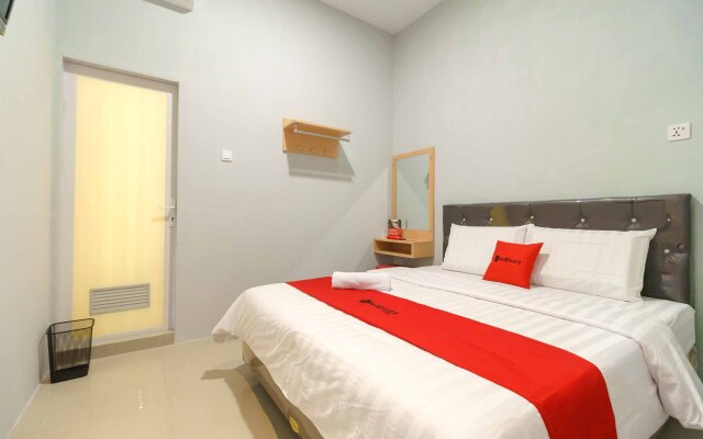 RedDoorz @ Helvetia Medan 2