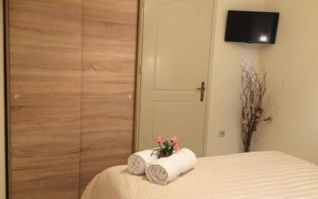Sunny Studios & Apartments