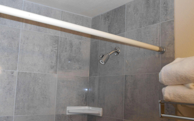 GuestHouse Inn & Suites Eugene / Springfield