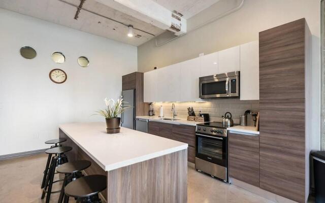 Downtown Dallas Gorgeous 3 BD, Pool & Gym