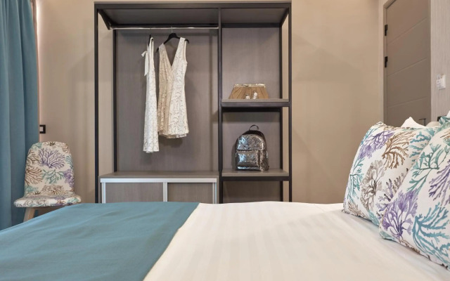 Koukounaria Hotel & Suites