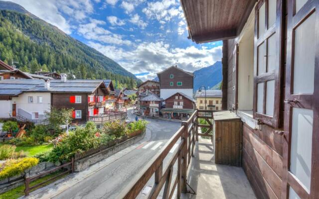 Monterosa Cozy Apartment 200m From Ski