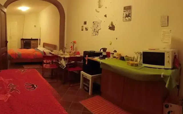 B&B La Donna Con La Valigia