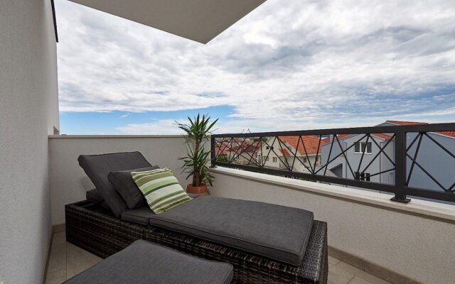 Enticing Holiday Home in Trogir Near Seabeach