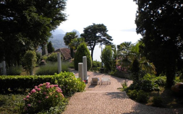 Luxury Italian Lakes Villa With Pool. 360 Degree Views. Sleeps 11